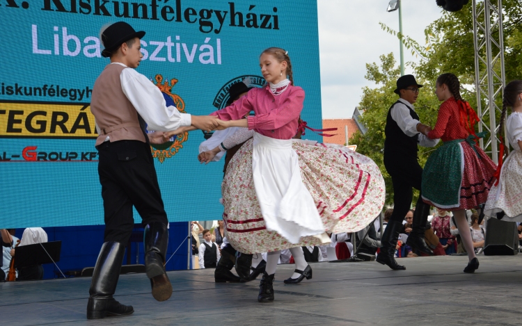 A libafesztivál évről-évre a néptáncosokkal teljes