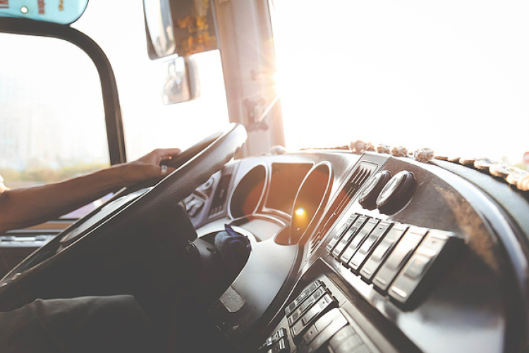 Félezer új járművel erősít a Volánbusz