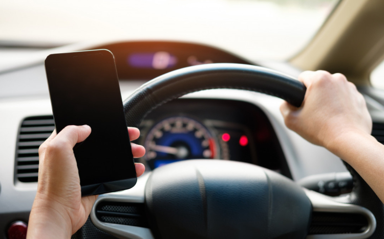 Egy hét alatt több mint ötszáz intézkedés vezetés közbeni mobilozás miatt
