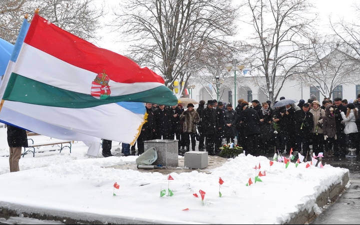 Alapkő került a Petőfi szobor megújuló talapzatába