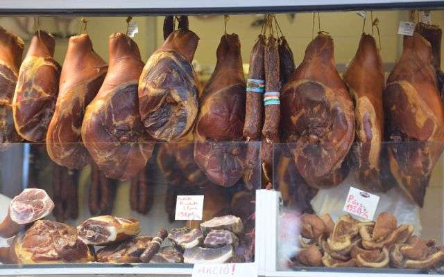 Drágultak a füstölt hústermékek