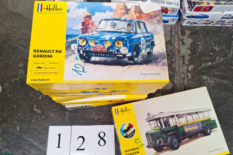 Makulátlan makettek a NAV-tól