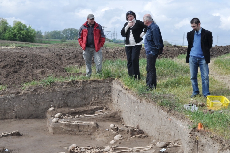 Emlékparkot alakítanak ki a templomhalomnál