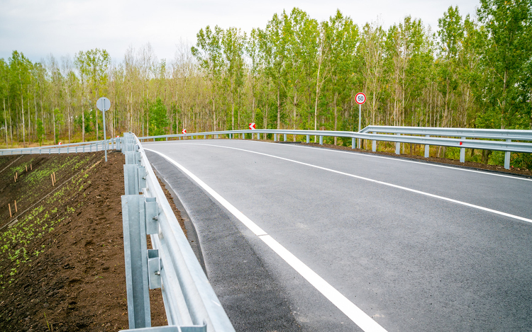 Körforgalmat kap Tiszakécske komphoz vezető útja