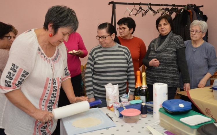 Otthon készítik el az ételeket a Tupperware főzőklub tagjai is