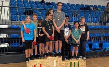 Megyei bajnokok a József Attila Általános Iskola asztaliteniszezői