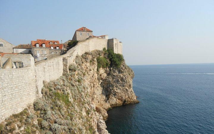 Túl sok a túrista Dubrovnikban, ezért korlátozzák a városközpontba látogatók számát