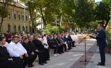 Szent István királyunk olyan szikla, mely ellenállt minden idők viharának
