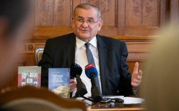 Petőfi 200 - Nemzetközi műfordítói pályázatot hirdetett a Lakiteleki Népfőiskola és a Türksoy