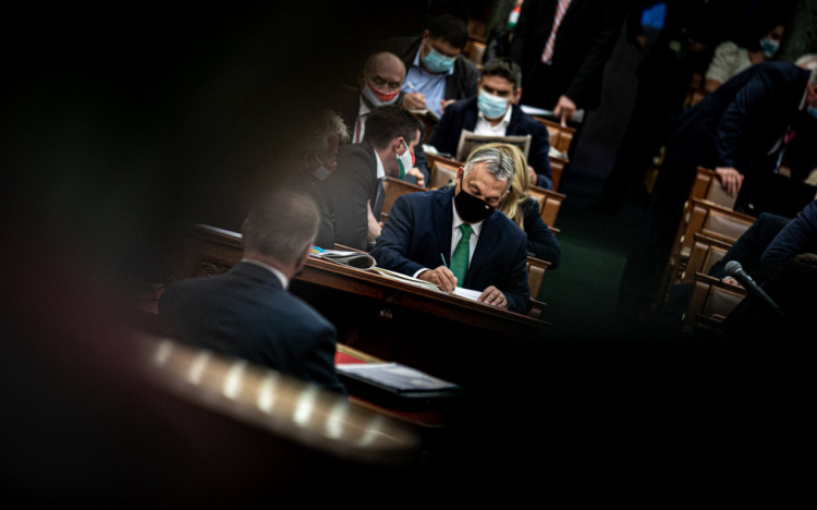 Ma dönt a parlament a veszélyhelyzet meghosszabbításáról