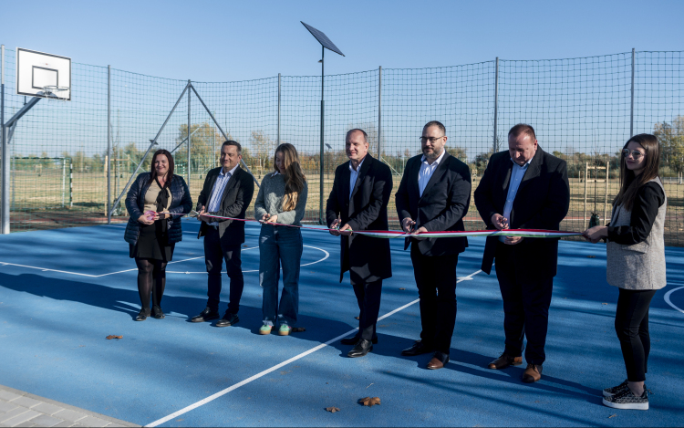 Átadták a megújult Vasas pályát Kiskunfélegyházán