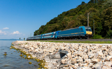Új országos járatokat indít a Volánbusz a Balatonhoz