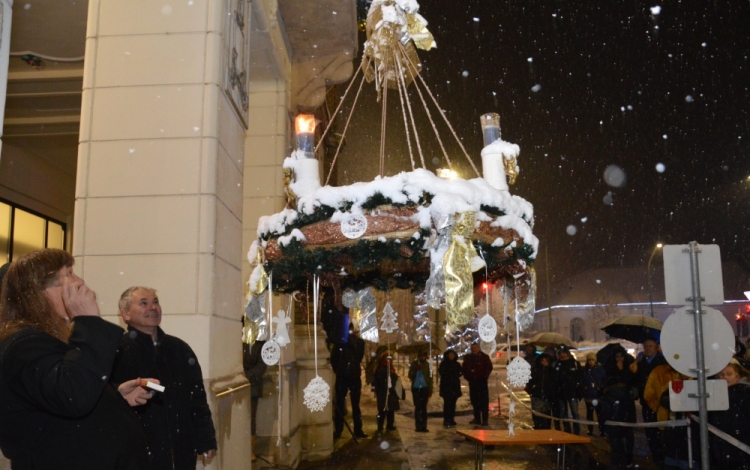 Mindenkit szeretettel várunk az adventi gyertyagyújtásra