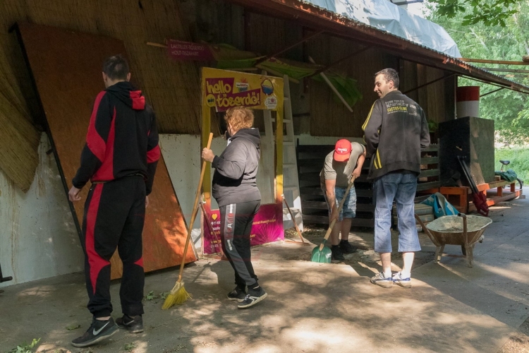 Önkéntesek szépítették meg a lakiteleki Holt-Tiszapartot