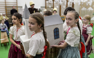 Meghitt karácsonyi ünnepséget tartottak az időseknek
