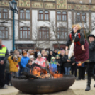 Parádés farsangi felvonulással és boszorkányégetéssel űzték el a telet Félegyházán