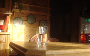 Reggel besüt a nap az ablakon, délután jönnek a felhők