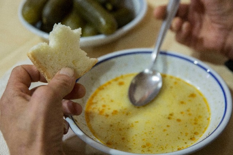 Végre kiderül, mennyi étel végzi a kukákban