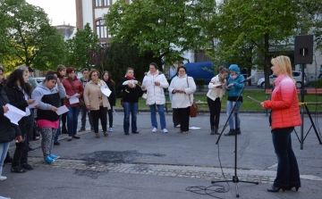 Énekeljünk a Földért!