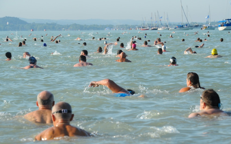 Megtartják szombaton a 40. Balaton-átúszást