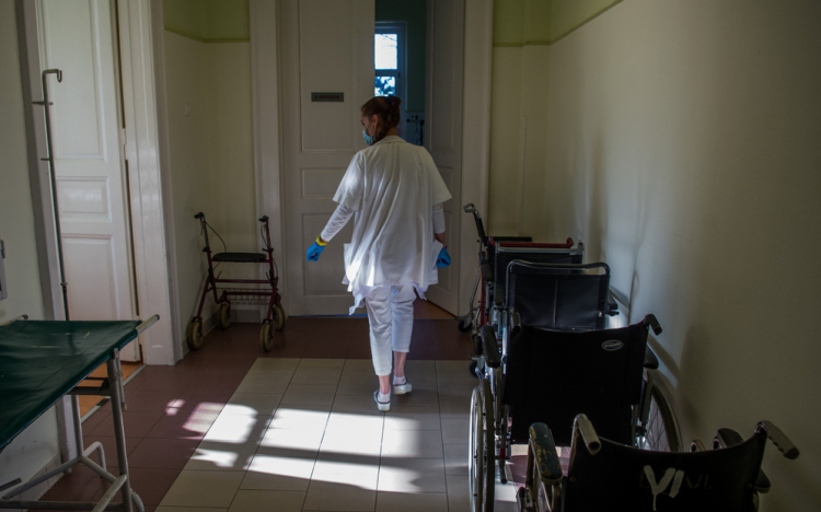 A héten eldől, mennyi orvos és ápoló marad az országban