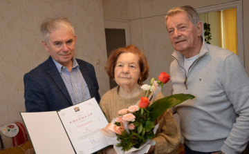 Egyedül él, mégsem magányos Klárika néni