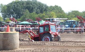 II. Tiszaalpári Traktoros Nap