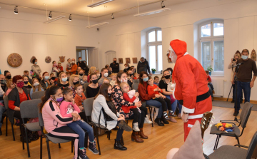 A könyvtárba már megérkezett a Mikulás