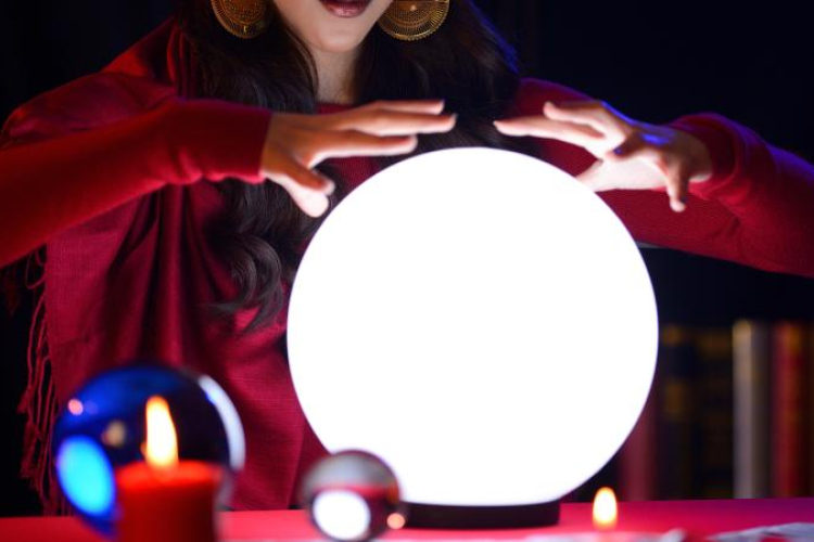 Rontás levételét ígérve csalta ki idősek ingatlanait egy nő