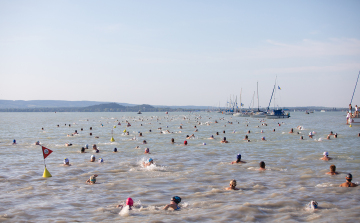 Vasárnap megtartják a Balaton-átúszást