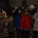 Lobog a hitet jelképező láng városunk adventi koszorúján