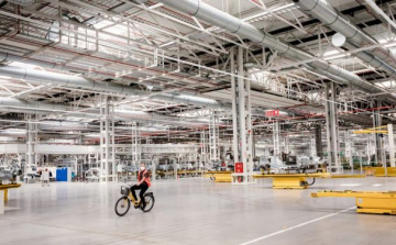 Még a jövő héten sem indul újra a kecskeméti Mercedes-gyár