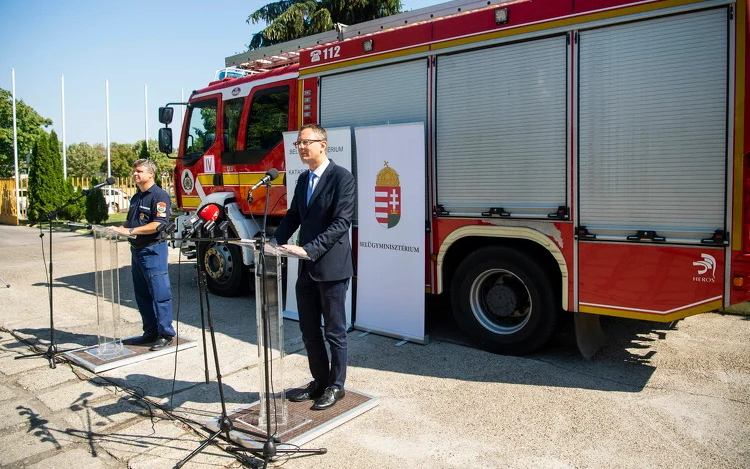 A szabadtéri tüzek veszélyére hívta fel a figyelmet a Belügyminisztérium államtitkára