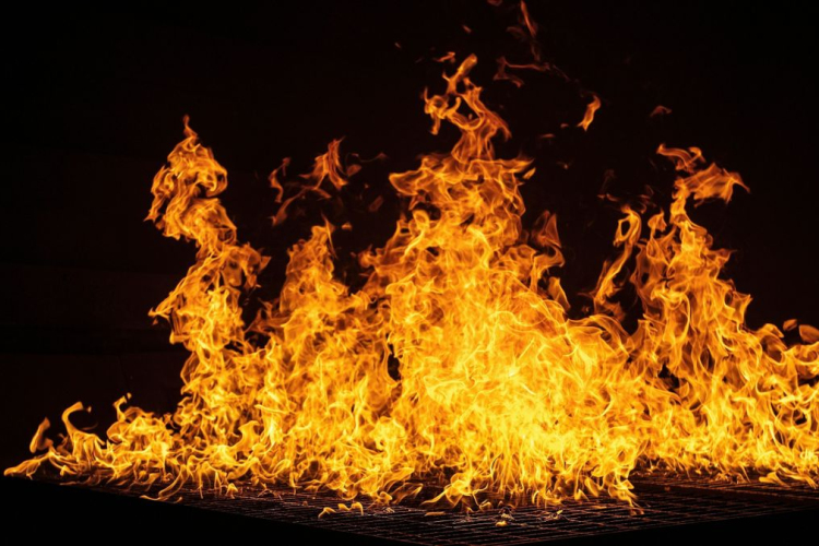 Kigyulladt egy rakodógép Kiskunfélegyháza külterületén