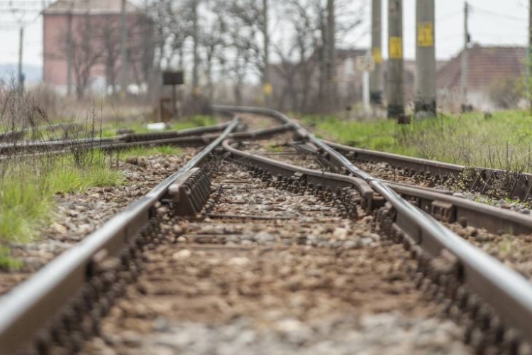 Teljes útzár a Halasi úti vasúti átjárónál