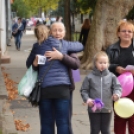 Forró teával és öleléssel várták a járókelőket