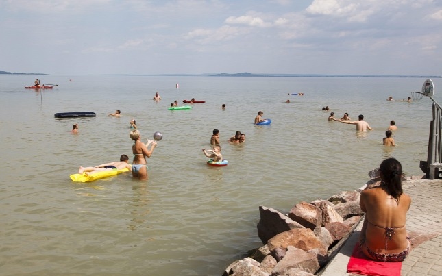 A tíz legjobb balatoni strandból csak egy van délen