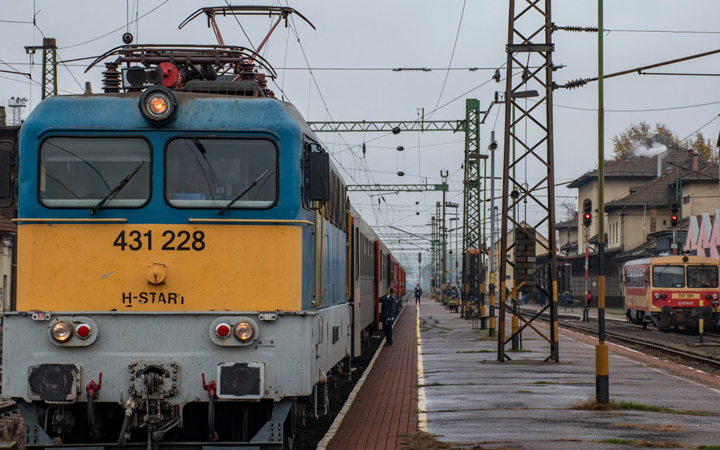A húsvéti ünnepkor a hosszú hétvégére megváltozik a vonatok, Volán buszok és a HÉV-ek közlekedés rendje
