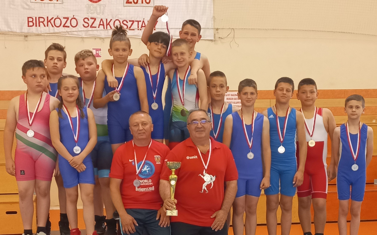 Országos egyéni és csapatbajnoki érmeket nyertek a félegyházi birkózók
