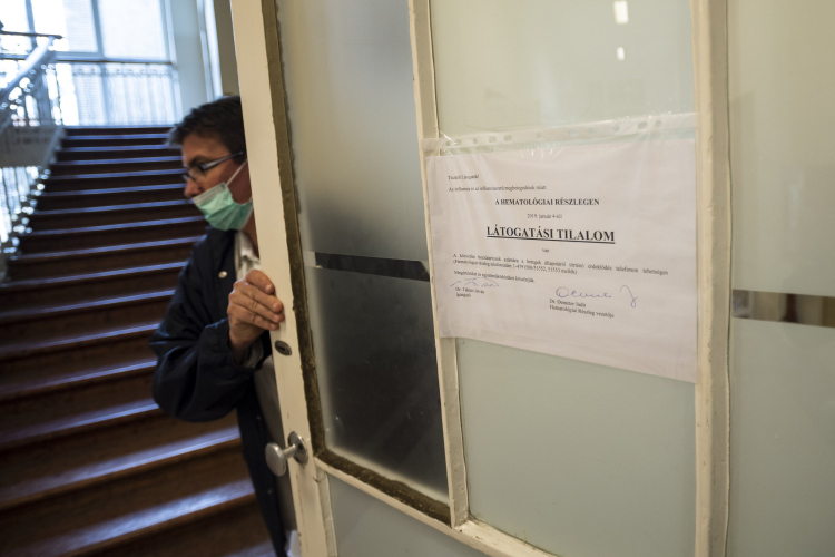 Feloldották a kórházi látogatási tilalmat