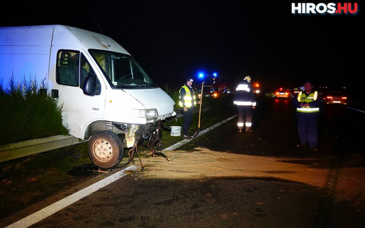 A belső szalagkorlátnak csapódott egy kisteherautó az M5-ösön