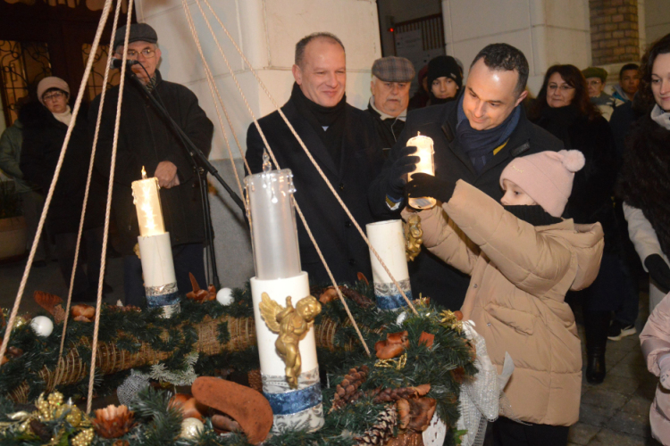 Ünnepváró adventi gyertyagyújtások Kiskunfélegyházán