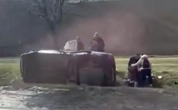 Két autó karambolozott az 5-ös főúton