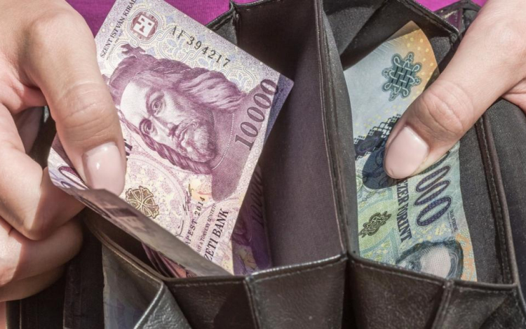 Januártól fél évvel meghosszabbítják a hitelmoratóriumot