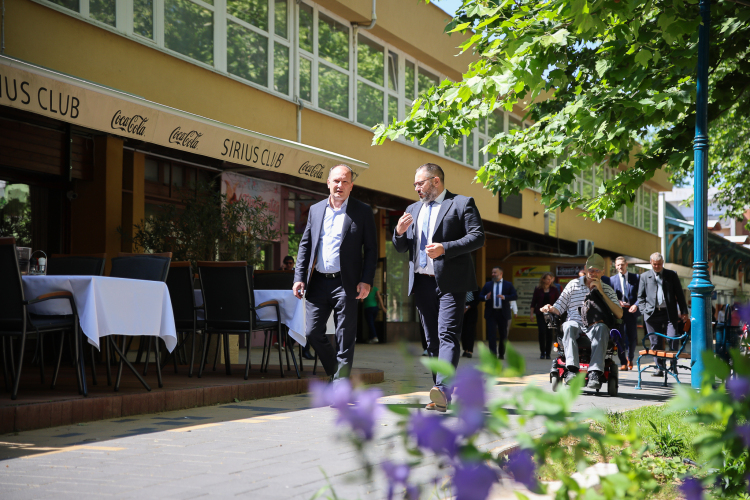 Hivatalosan is átadták a Kossuth utca felújított szakaszát