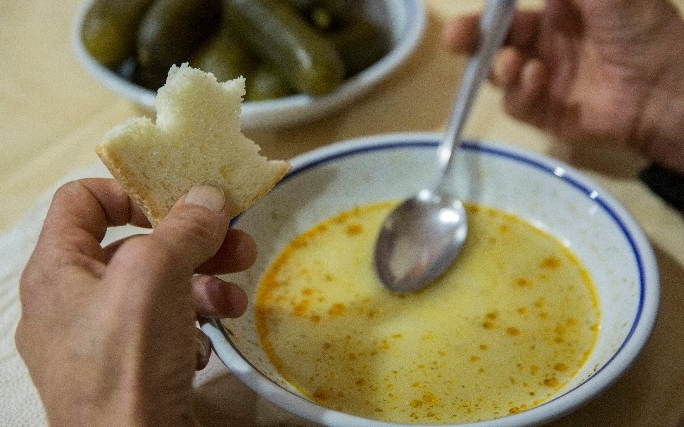 Végre kiderül, mennyi étel végzi a kukákban