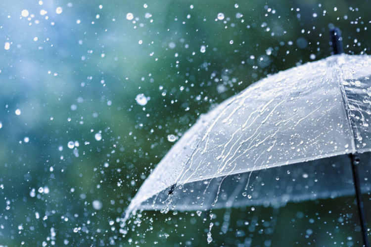 Országszerte zivatarokra figyelmeztetnek