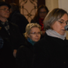 Lobog már a remény gyertyája is
