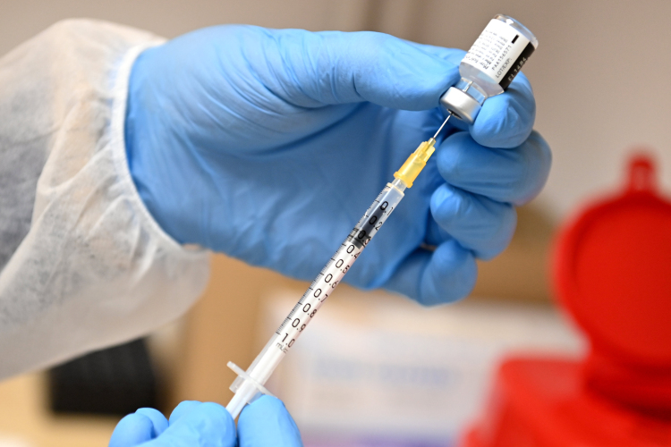 Január végére lehet meg az Oxford/AstraZeneca-vakcina EU-s engedélye