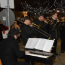 Lobog a hitet jelképező láng városunk adventi koszorúján